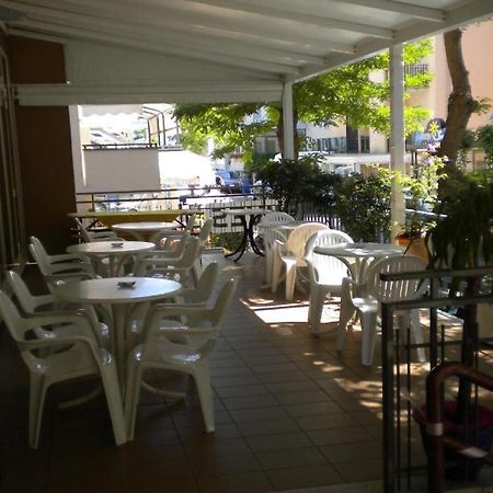 Hotel Nives Rímini Exterior foto