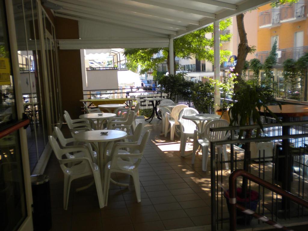 Hotel Nives Rímini Exterior foto