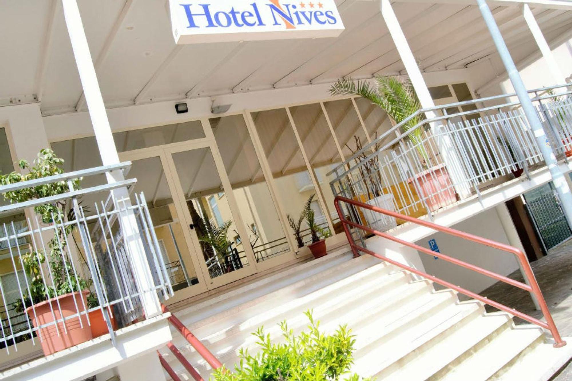 Hotel Nives Rímini Exterior foto