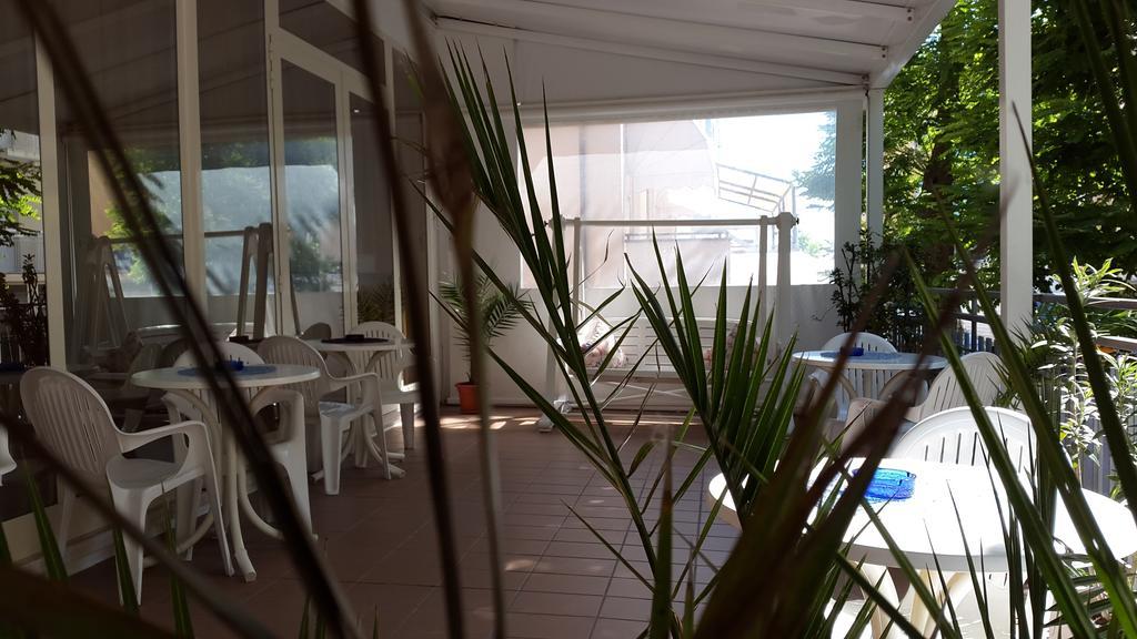 Hotel Nives Rímini Exterior foto