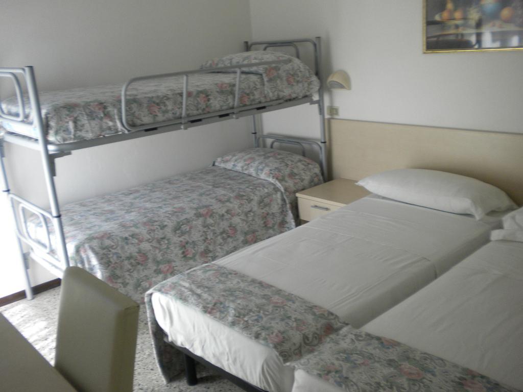 Hotel Nives Rímini Habitación foto