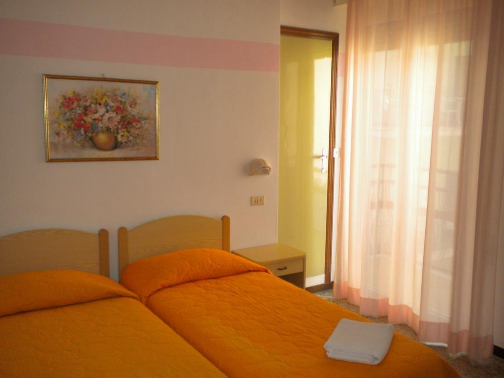 Hotel Nives Rímini Habitación foto