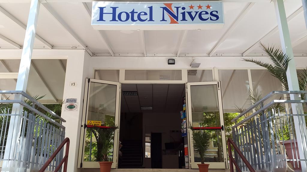 Hotel Nives Rímini Exterior foto