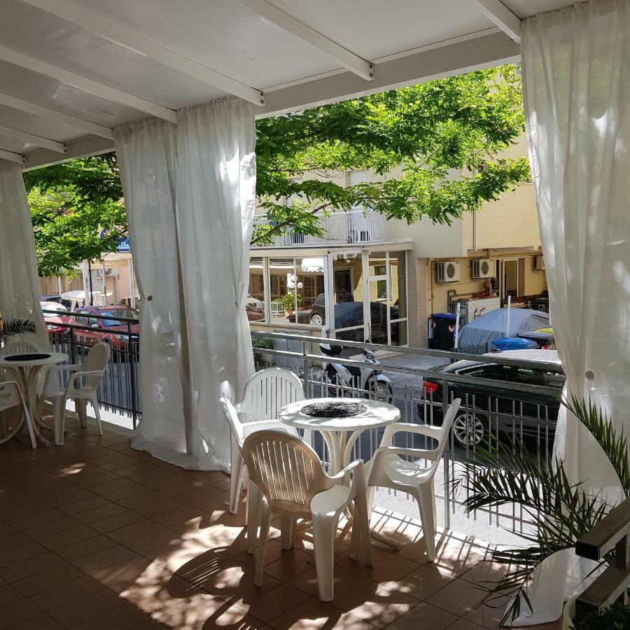 Hotel Nives Rímini Exterior foto