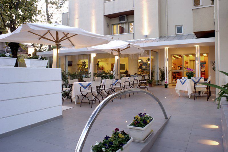 Hotel Nives Rímini Exterior foto